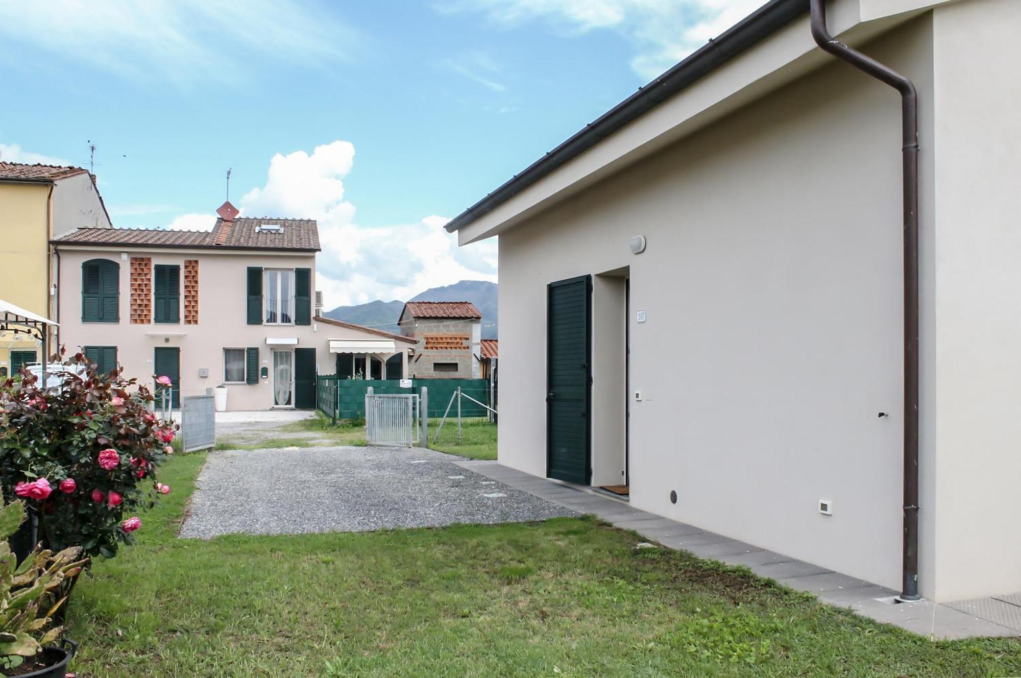 Modern Home With Private Parking Near The Station! Lucca Exterior foto